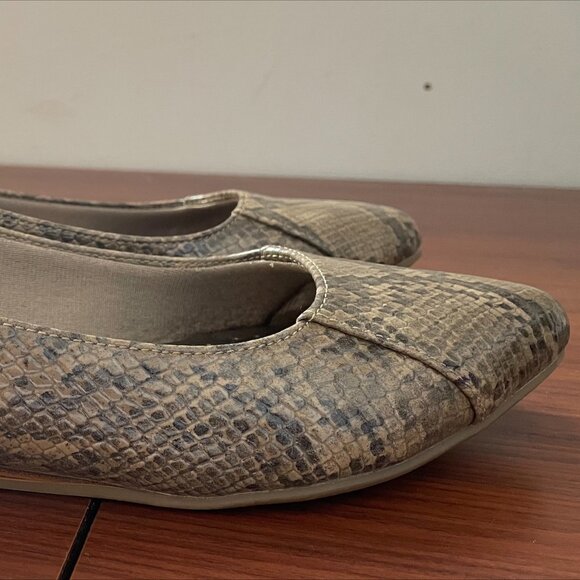 LIFE STRIDE Women's Snake print Flats - BRAND NEW, NEVER WORN - Picture 2 of 11